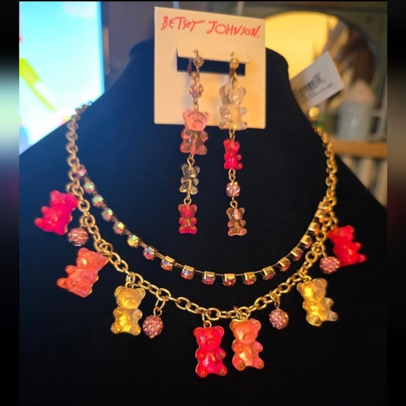 Betsey Johnson Pink Gummy Bear Necklace and earring set! NWT! - Picture 4 of 12